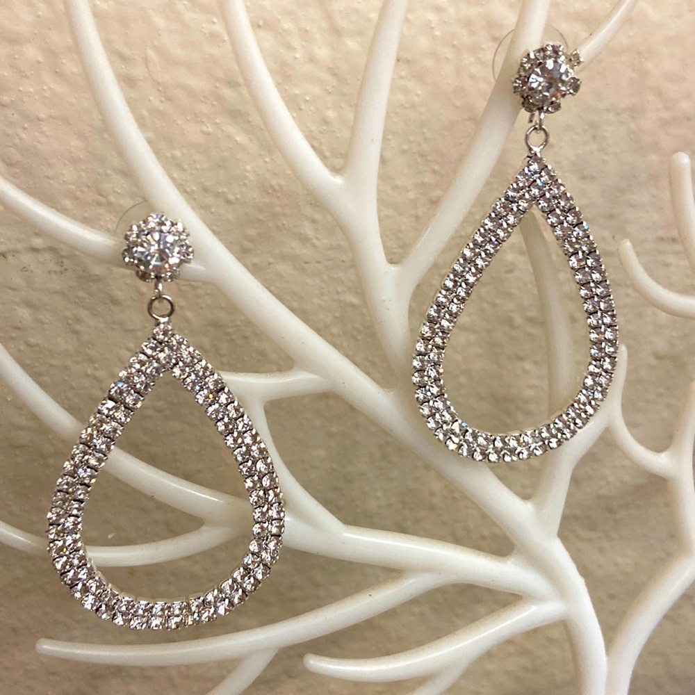5/$10❤️❤️❤️Vintage 90s Rhinestoned Dangling Lightweight Post Pierced Earrings